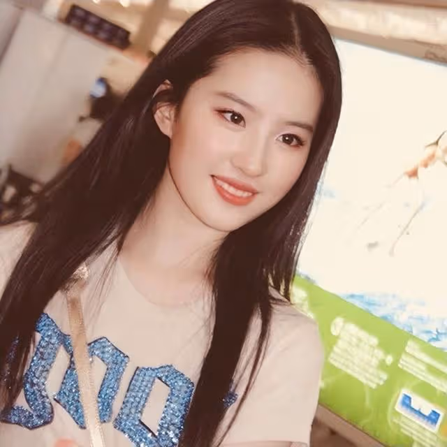 「劉亦菲媽媽」劉曉莉的錯位人生,為了女兒犧牲自己可曾後悔過?