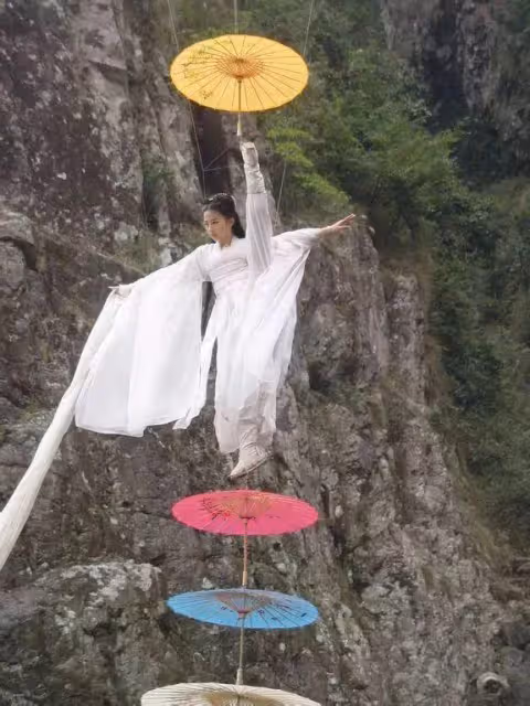 「劉亦菲媽媽」劉曉莉的錯位人生,為了女兒犧牲自己可曾後悔過?