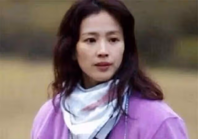 「劉亦菲媽媽」劉曉莉的錯位人生,為了女兒犧牲自己可曾後悔過?