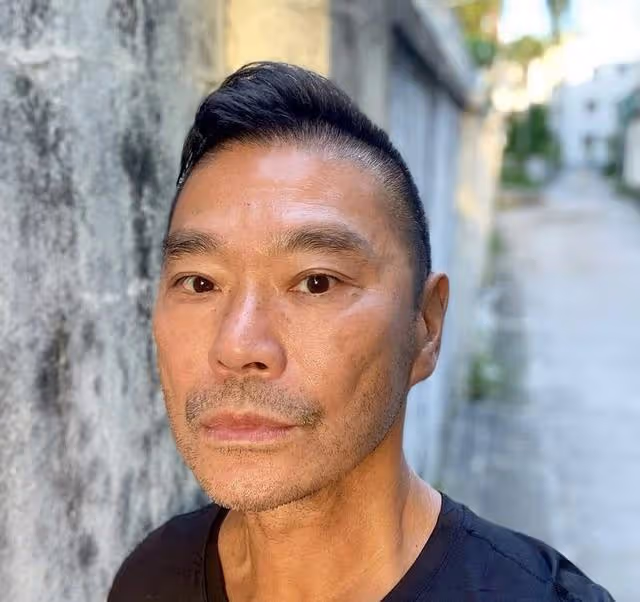 香港著名男主持與丈夫頻繁秀恩愛,結婚三年感情穩定,曾兩度患癌