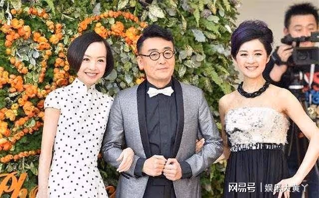 她是央視一姐,和魯豫是情敵,以懷孕上位,富豪為她拋妻棄子!