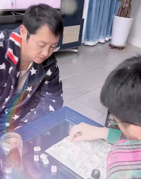 高秀敏女兒罕見曝光,與老公兒子住豪宅,小別墅內景曝光太奢華