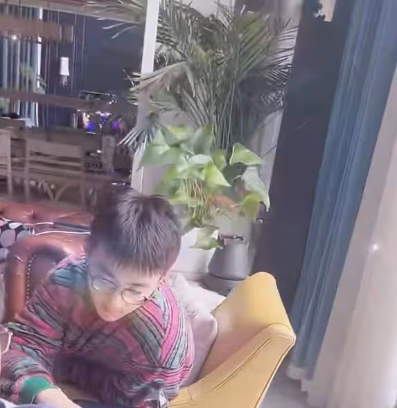 高秀敏女兒罕見曝光,與老公兒子住豪宅,小別墅內景曝光太奢華