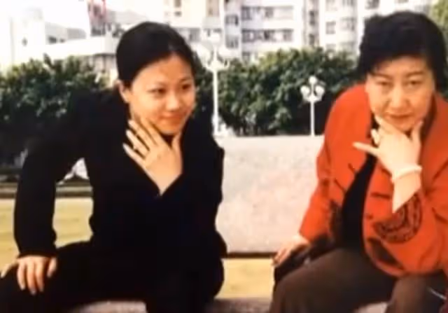 高秀敏女兒罕見曝光,與老公兒子住豪宅,小別墅內景曝光太奢華