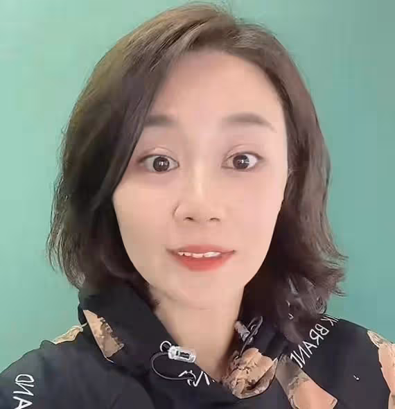 高秀敏女兒罕見曝光，與老公兒子住豪宅，小別墅內景曝光太奢華