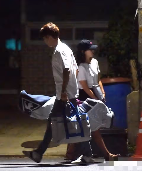 31歲韓國民女神奉子成婚,唯美婚紗照曝光,連換3套禮服巧遮孕肚