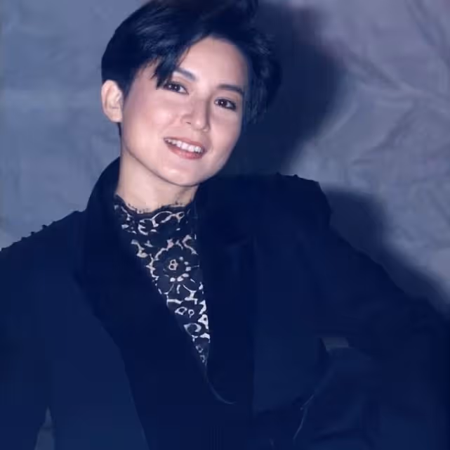 63歲金曲天后屢次被傳患失智症,消失歌壇已23年,至今仍未婚未育