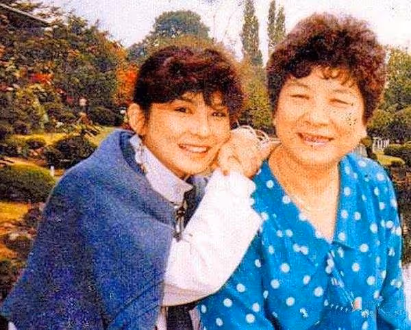 63歲金曲天后屢次被傳患失智症,消失歌壇已23年,至今仍未婚未育