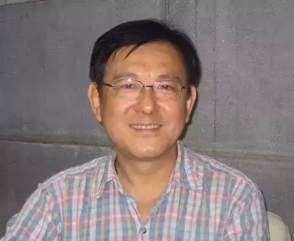 能屈能伸!資深藝人放下身段「改當大樓管理員」月領2萬5 「不怕被認出」知足喊:「比起拍戲更自在愜意」