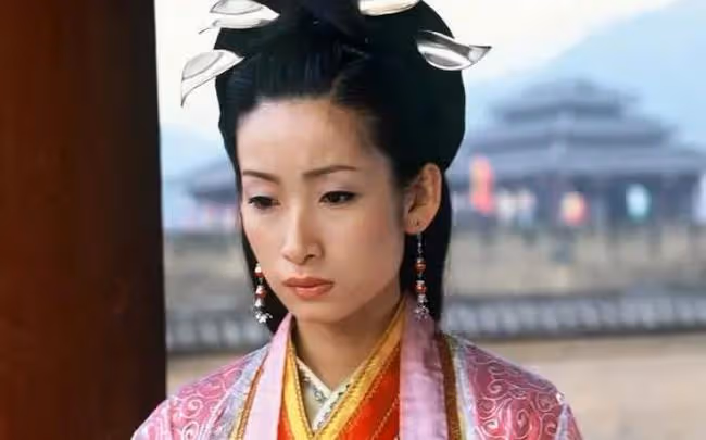 那些尬演「大美人」的女演員看得我虎軀一震!