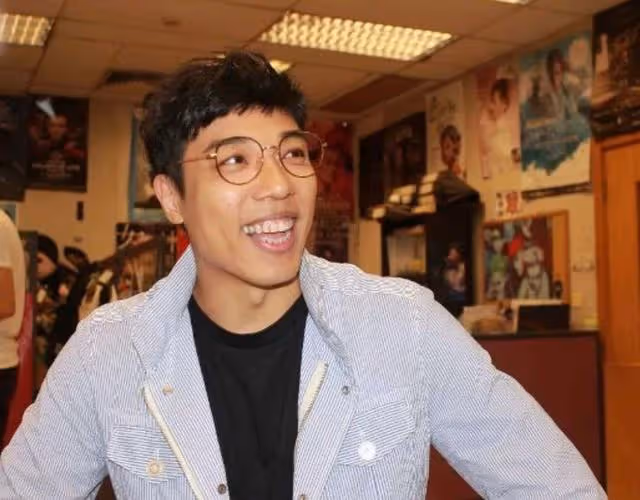 《鐵拳英雄》視帝弟弟演技獲贊,曾心存歌手夢,因「細龍生」走紅