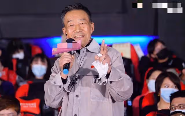 70歲李雪健沒背景沒後台，站幾小時為兒子捧場，父子皆是老實人