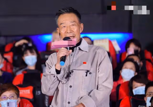 70歲李雪健沒背景沒後台,站幾小時為兒子捧場,父子皆是老實人