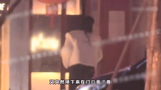 董璇凌晨酒吧開心玩樂,素顏露面容光煥發,此前與90後演員傳緋聞