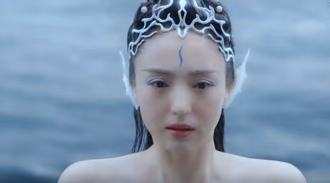 董璇凌晨酒吧開心玩樂,素顏露面容光煥發,此前與90後演員傳緋聞