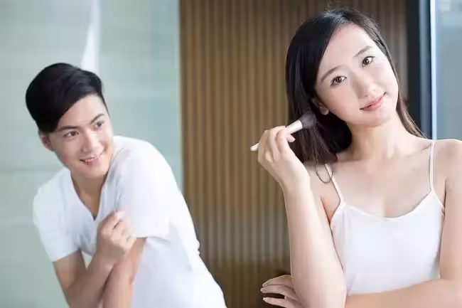 月子時婆婆讓兒媳找親媽,晚年生病兒媳告訴婆婆:找你親閨女