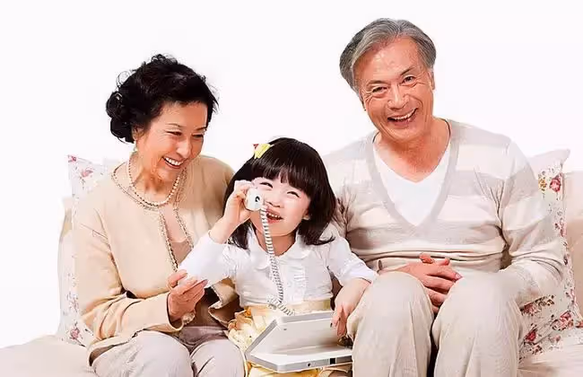 月子婆婆送了31包方便麵,婆婆摔斷腿,兒媳送去100包方便麵
