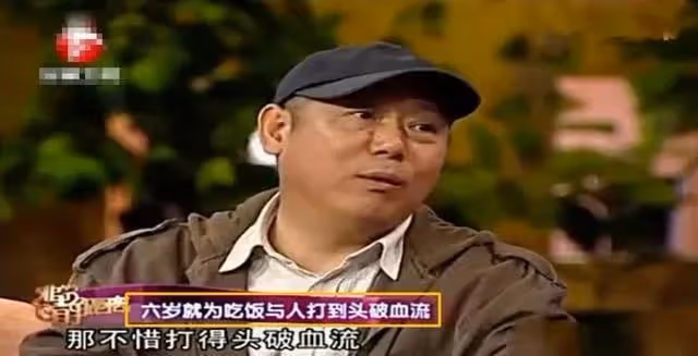 李誠儒前妻，離婚後住18平米房子，兒子逆襲成明星