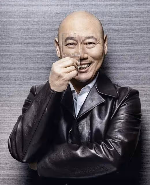 李誠儒前妻，離婚後住18平米房子，兒子逆襲成明星