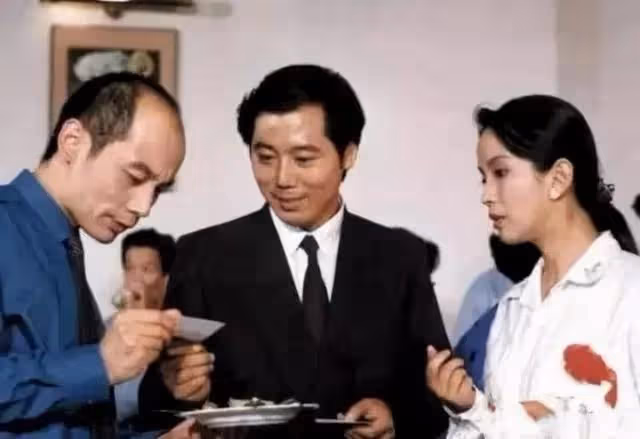 李誠儒前妻，離婚後住18平米房子，兒子逆襲成明星