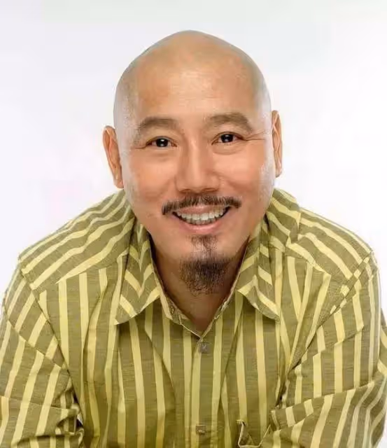 李誠儒前妻，離婚後住18平米房子，兒子逆襲成明星