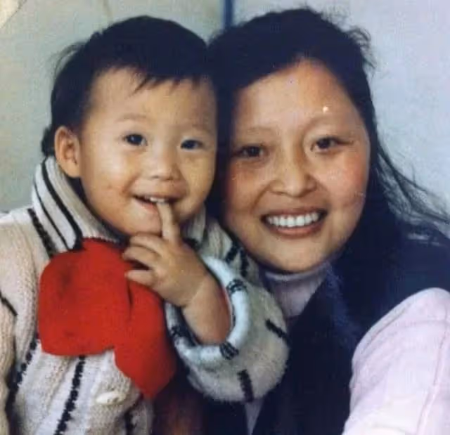 李誠儒前妻,離婚後住18平米房子,兒子逆襲成明星