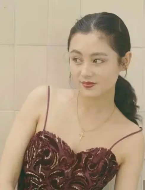 既然沒傾世之顏,就別硬演白髮女神,這5位女演員告訴你,什麼是一眼萬年