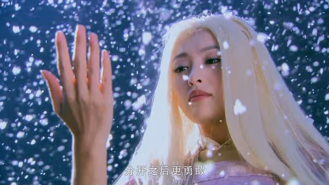 既然沒傾世之顏,就別硬演白髮女神,這5位女演員告訴你,什麼是一眼萬年
