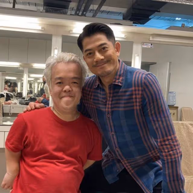 36歲男星先天發育不全，身高1米33受盡歧視，感謝馮德倫提攜入行