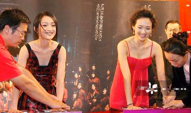 15年前的章子怡周迅,同框現身驚艷至今,平分秋色各領風騷!