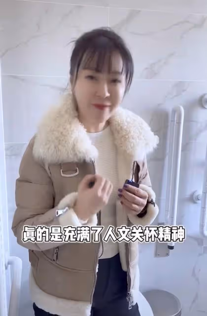 冬奧村運動員房間內景曝光！浴室布滿欄杆，主持人王小騫讚不絕口