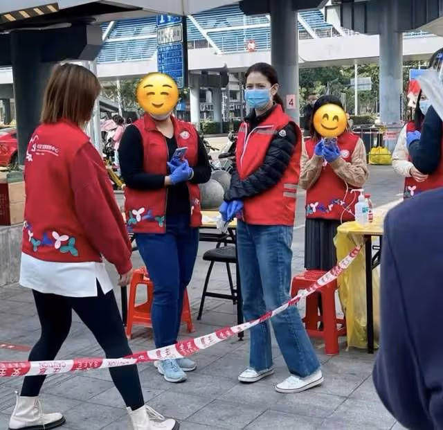 非洲女孩遠嫁河南走紅，開挖掘機太熟練，主動當防疫志願者獲好評