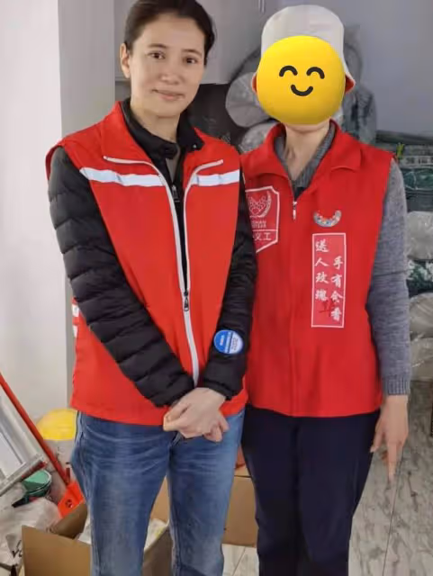 非洲女孩遠嫁河南走紅，開挖掘機太熟練，主動當防疫志願者獲好評