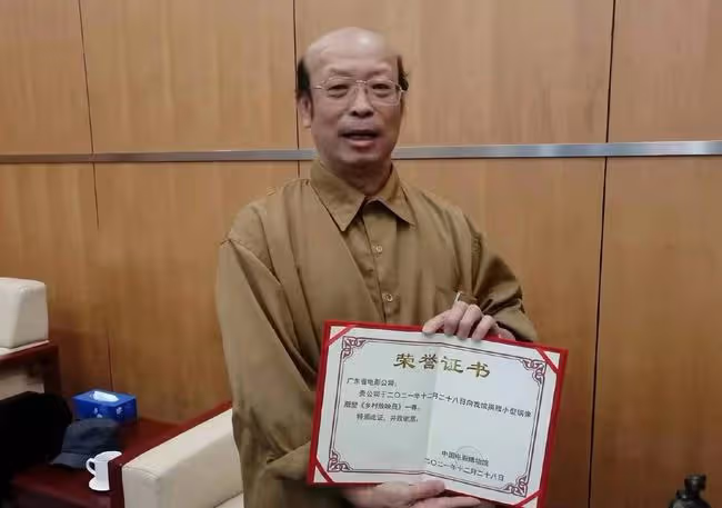 知名電影人突發腦溢血去世!最後露面笑容滿面,本人在朋友圈告別