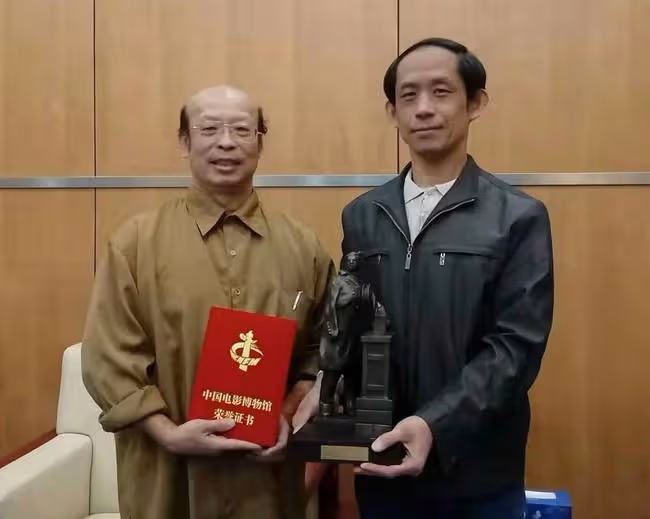 知名電影人突發腦溢血去世!最後露面笑容滿面,本人在朋友圈告別