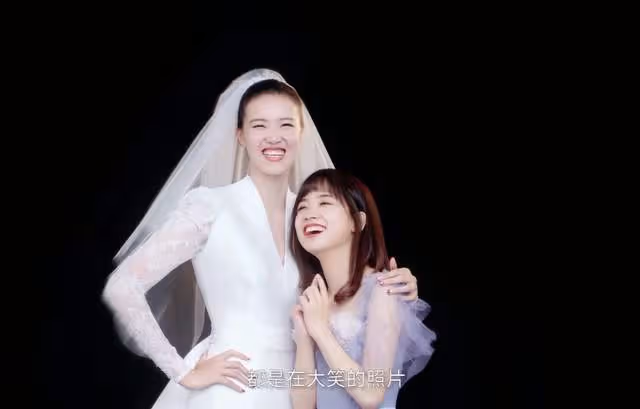 王冰冰與女排冠軍拍閨蜜照！兩人身高差近30厘米，貼身擁抱笑容甜