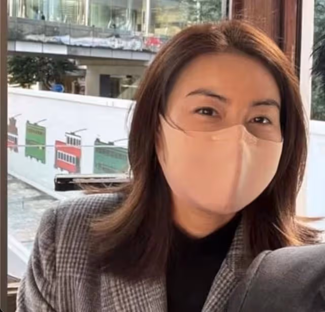 霍啟剛郭晶晶坐2元電車上班!穿正裝好般配,不受70億爭產案影響