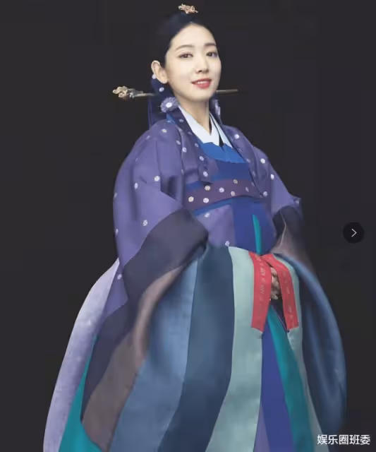 朴信惠首度公開孕肚照!肚大如鑼狀態佳,婚禮結束安心待產