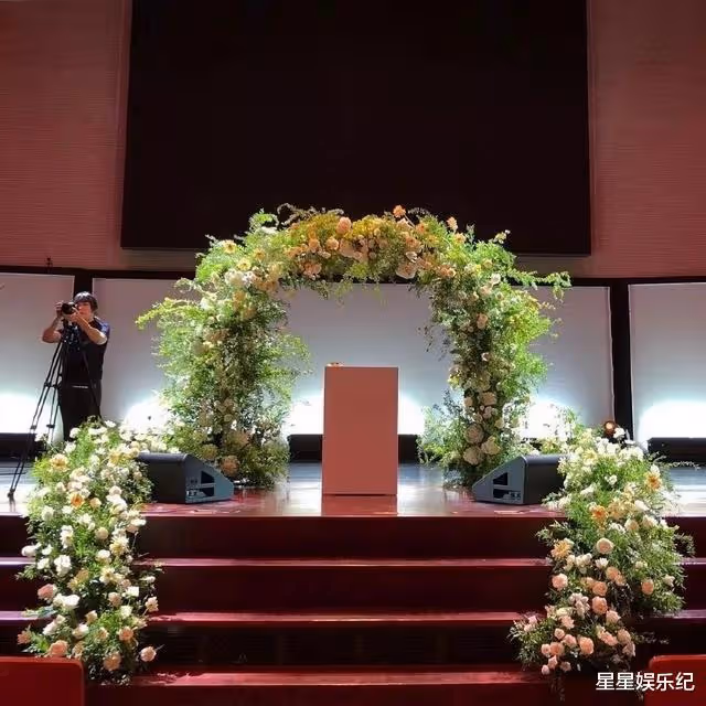 朴信惠崔泰俊今日大婚，姐姐的婚紗照真是太美了！明星好友紛紛曬請帖
