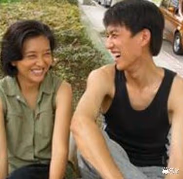 靳東:靠「兩個母親」上位,戀上大9歲江珊,最終卻娶了二婚李佳