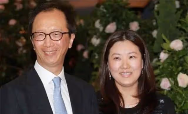 「跳水皇后」伏明霞:老公比自己父親小2歲,又能賺錢又很體貼