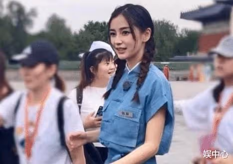 Baby菜市場路透曝光,寒冬里身穿短裙,工作精神獲贊