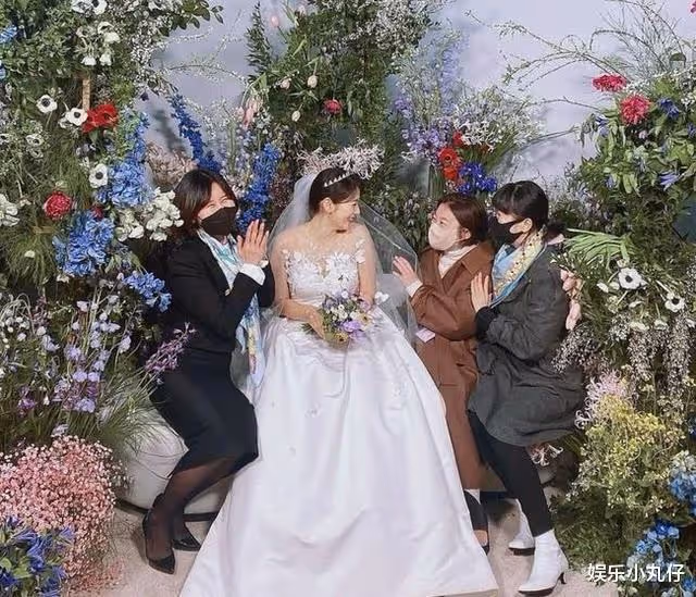 朴信惠婚禮現場曝光!好友李洪基獻唱祝歌,網友:爺青回