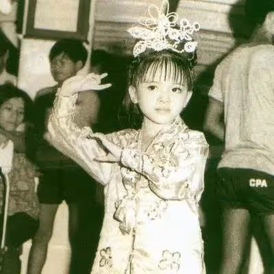 "香港女兒"18年後"終相見"