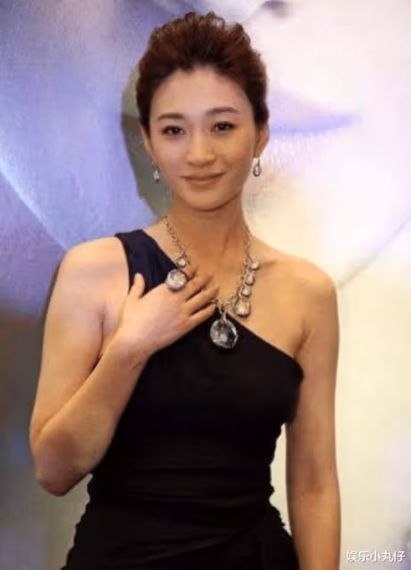 李小冉:被前任折磨4年,為梅婷前夫流產,男閨蜜砸5億當接盤俠