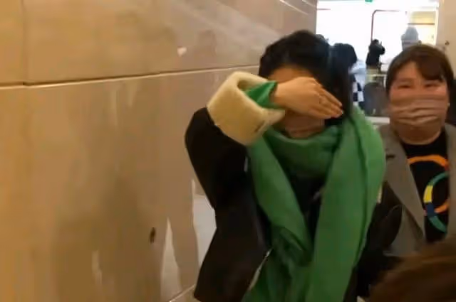 華晨宇變「漂亮」了?趙麗穎中指戴著戒指?鄭愷忍不住炫耀了?