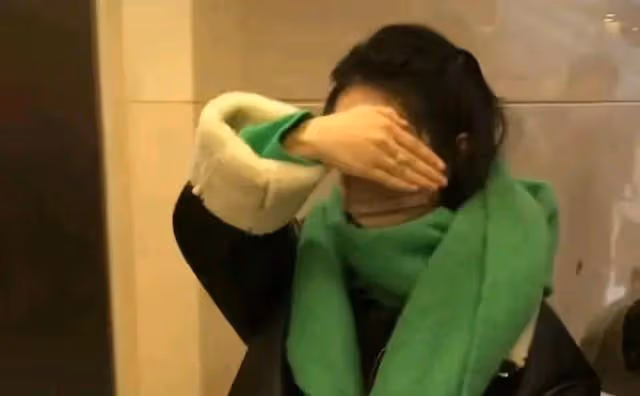 華晨宇變「漂亮」了?趙麗穎中指戴著戒指?鄭愷忍不住炫耀了?