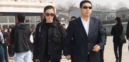 「潘金蓮」因戲生情,與「武松」在一起,今47歲生活太滋潤