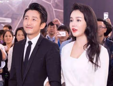 鄒市明老婆冉瑩穎曬自拍,五官大變認不出,自稱已99歲高齡