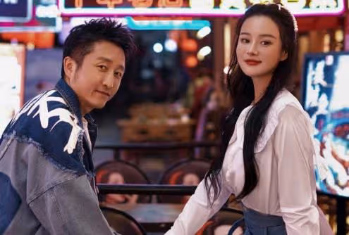 鄒市明老婆冉瑩穎曬自拍,五官大變認不出,自稱已99歲高齡